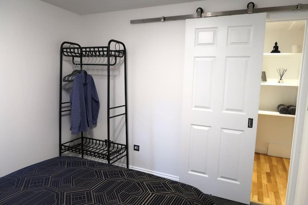באת' ***Spotless, Bright 1 Double Bed Apartment*** מראה חיצוני תמונה