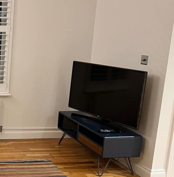באת' ***Spotless, Bright 1 Double Bed Apartment*** מראה חיצוני תמונה